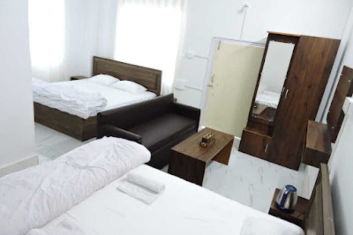 Room 4 of 25