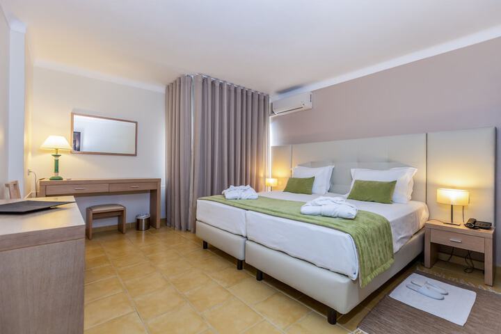 Room 3 of 40