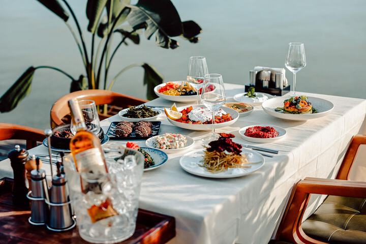 Dining 60 of 102