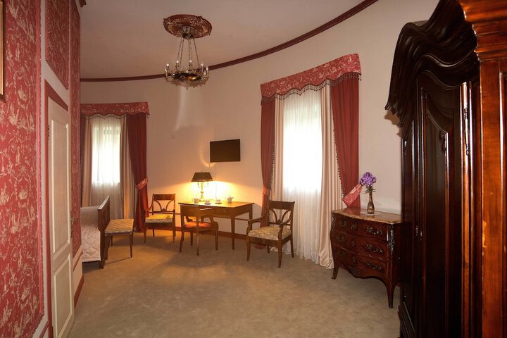 Room 21 of 34