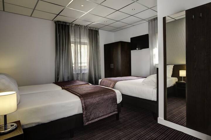 Room 7 of 40