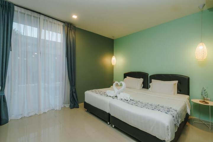 Room 5 of 17