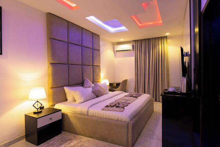 Room 7 of 65