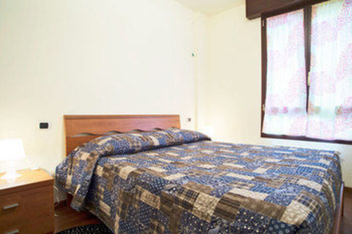 Room 93 of 320