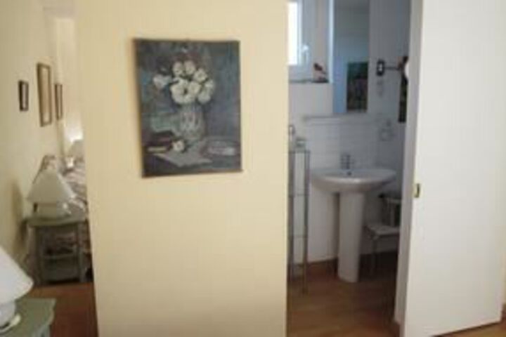 Room 2 of 10