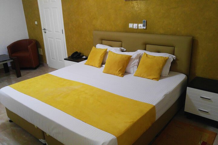 Room 6 of 137