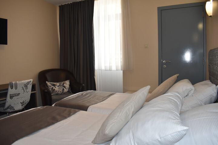 Room 8 of 70