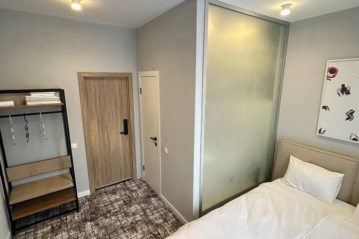 Room 13 of 17
