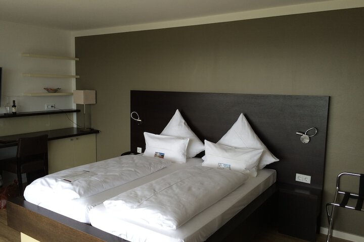 Room 9 of 50