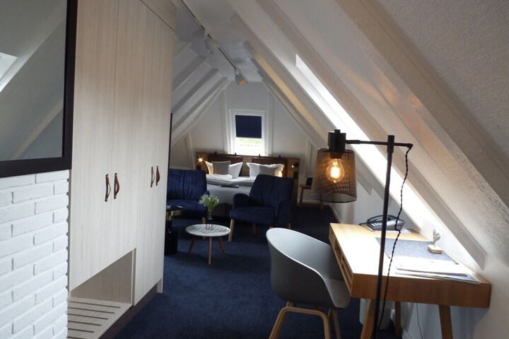 Room 9 of 63