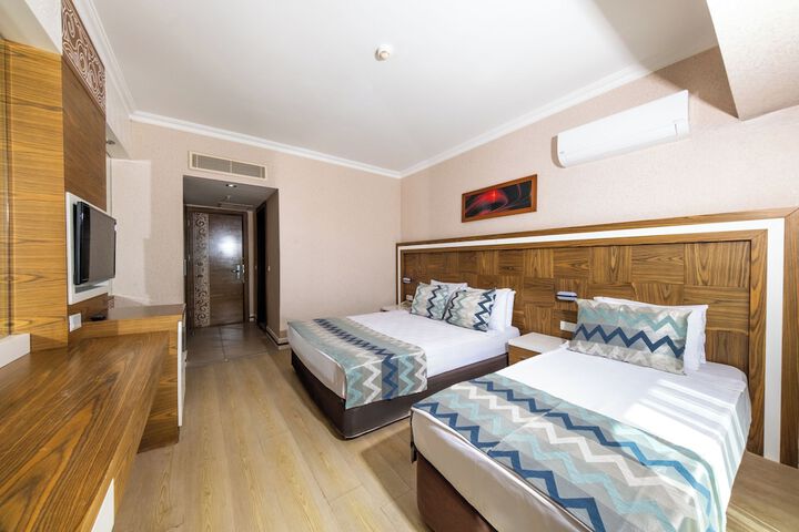 Room 9 of 48