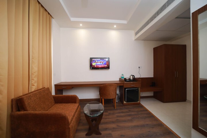 Room 34 of 76