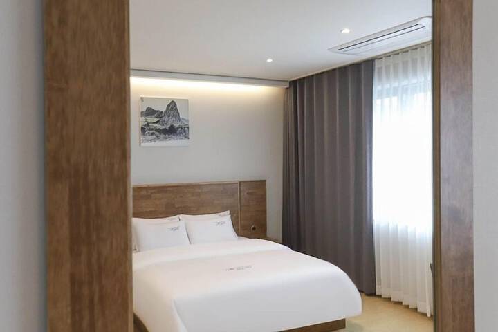 Room 9 of 92