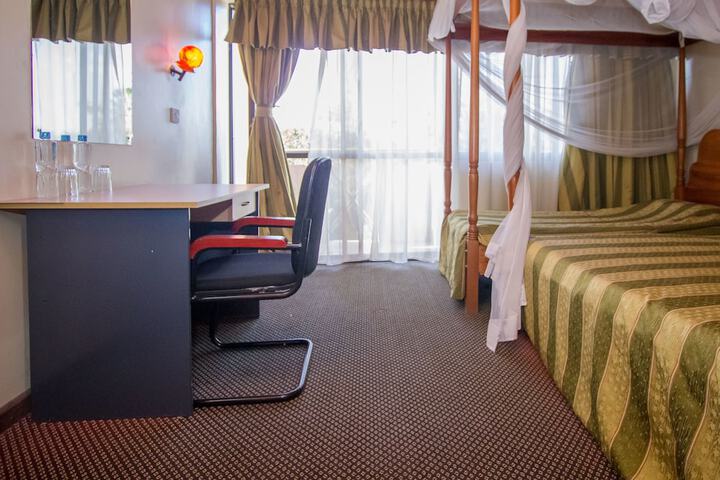 Room 13 of 97