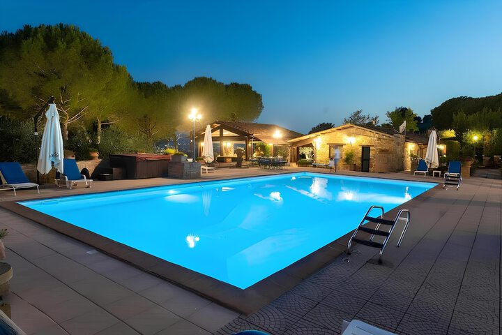 Hotel with Pool