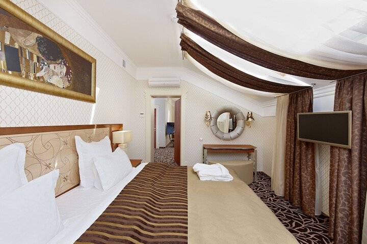 Room 12 of 47
