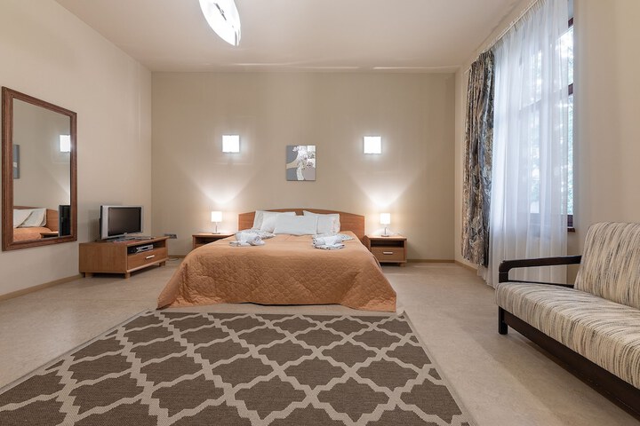 Room 8 of 40