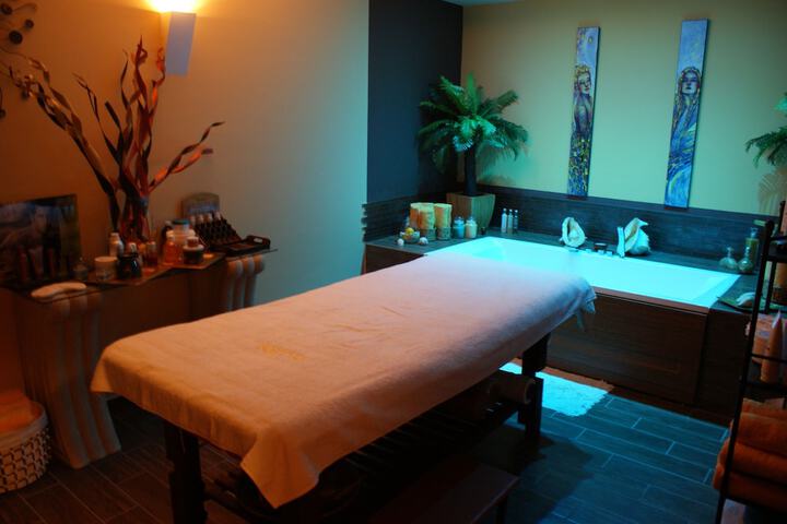 Spa 21 of 39