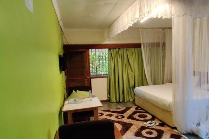 Room 12 of 27