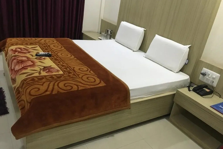 Room 2 of 18