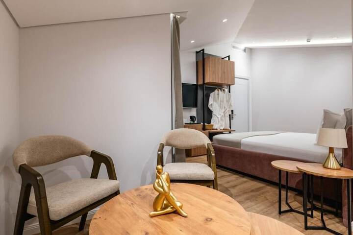 Room 34 of 189