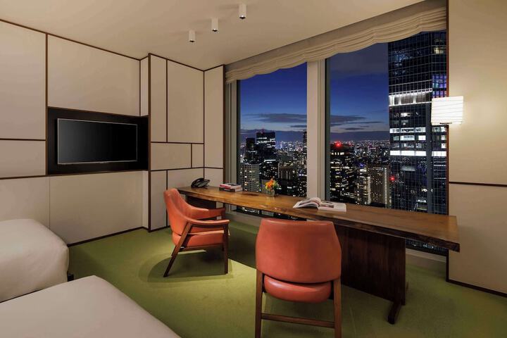 Room 28 of 109