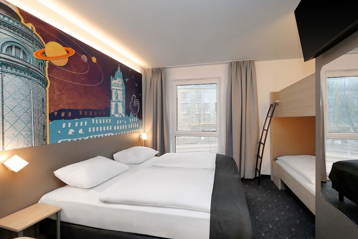 Room 7 of 28