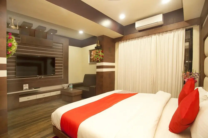 Room 4 of 12