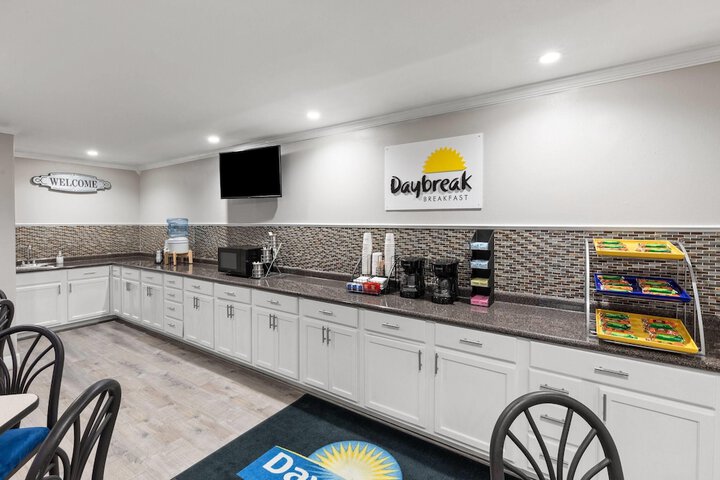 Breakfast/Coffee Service 25 of 30