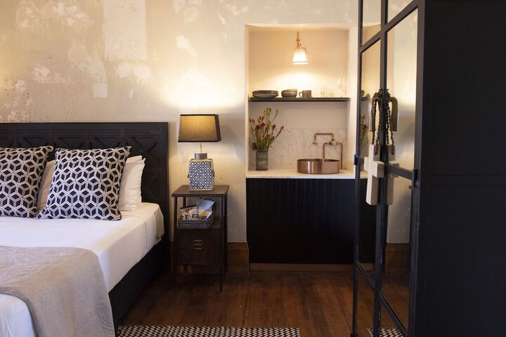 Room 4 of 61