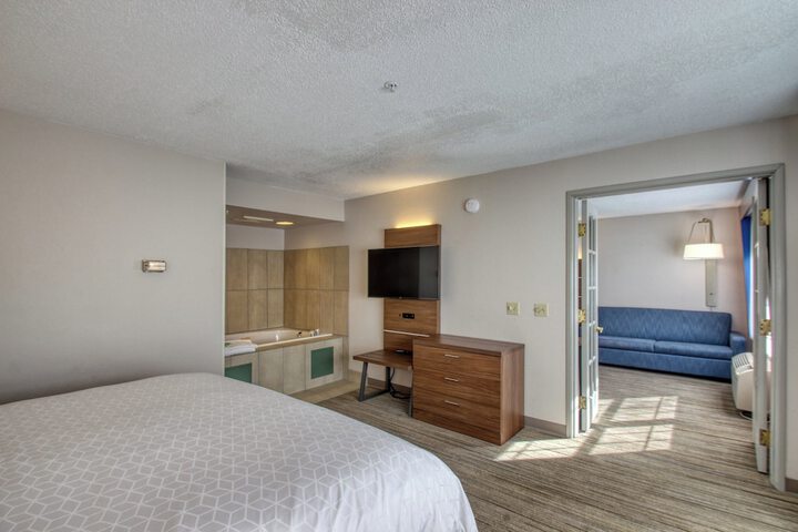 Room 19 of 81