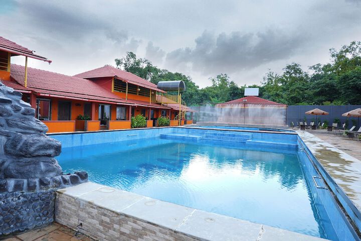 Pool 15 of 40
