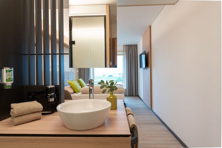 Room 33 of 51