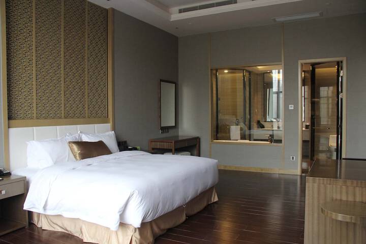 Room 10 of 25