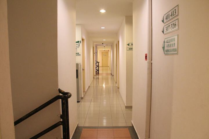 Ballroom/Hall 28 of 37