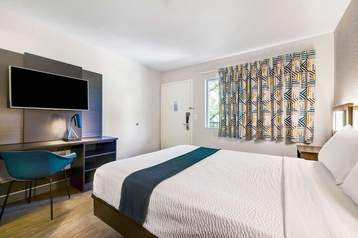 Room 3 of 36