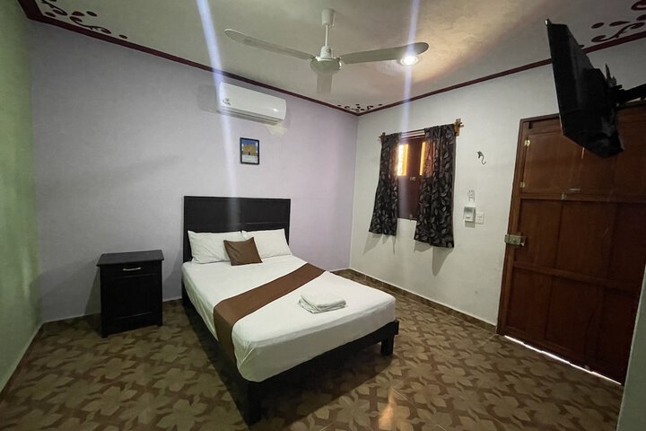Room 6 of 28