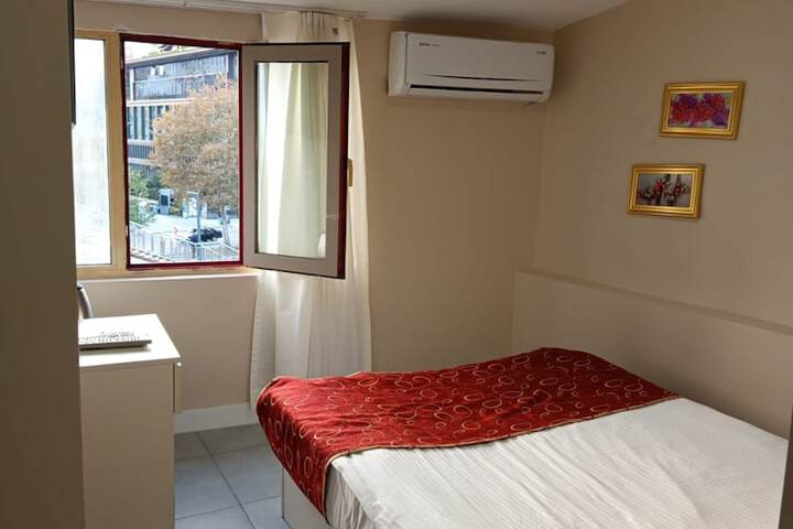 Room 8 of 27