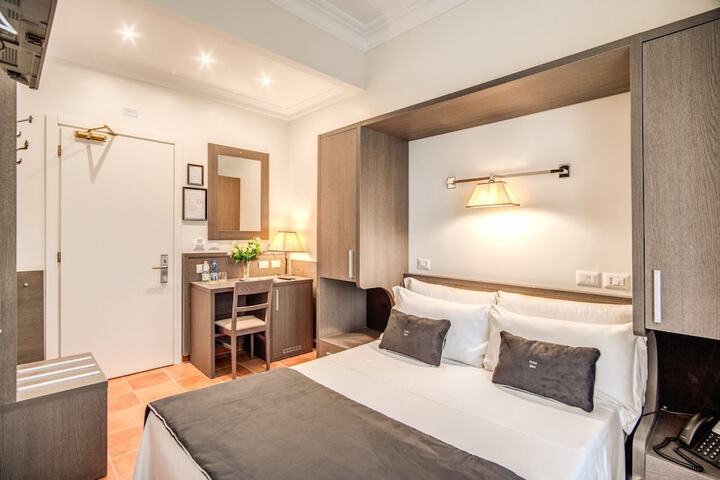 Room 6 of 30
