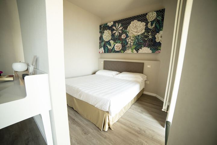 Room 7 of 42