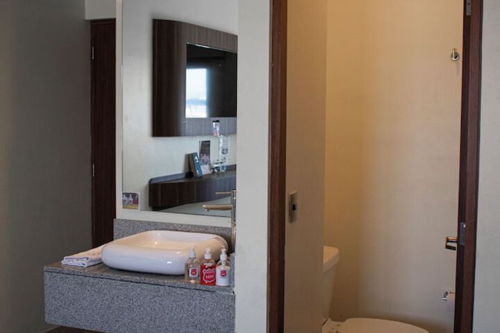 Room 7 of 9