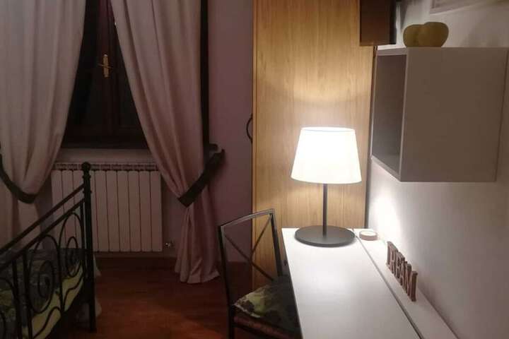 Room 10 of 27