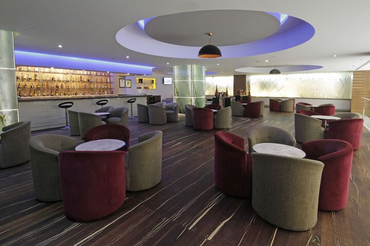 Lounge 62 of 76