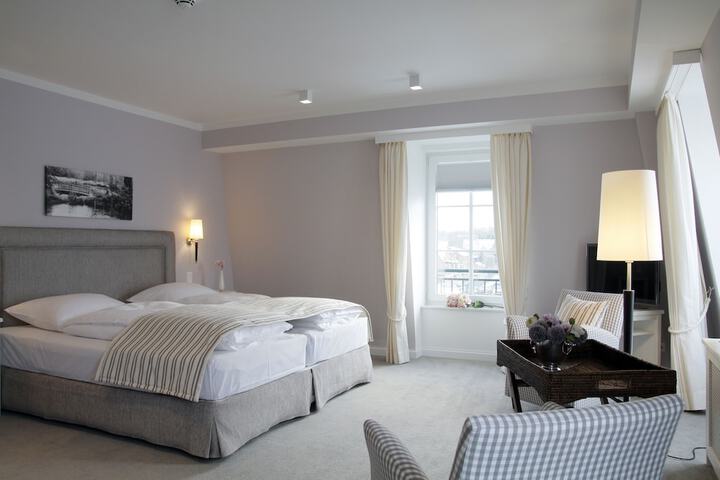 Room 7 of 49