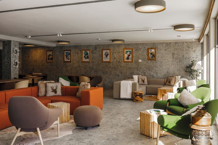 Lounge 42 of 55