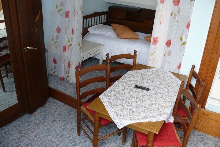 Room 64 of 100