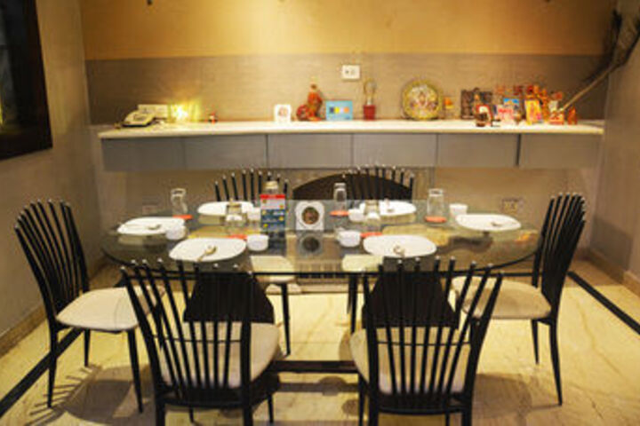 Dining 7 of 32