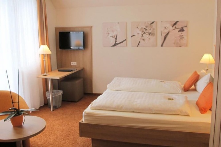 Room 11 of 43