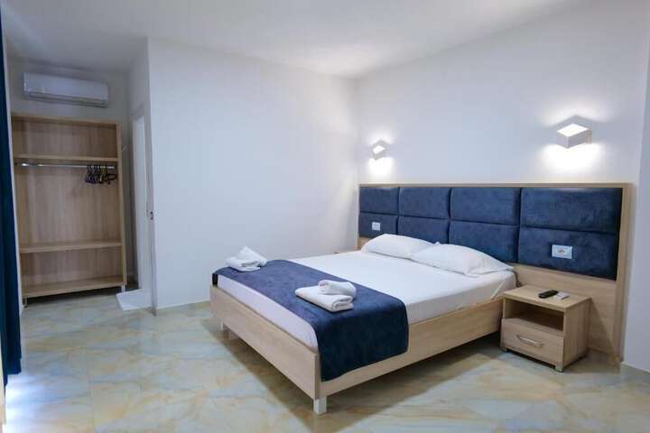 Room 4 of 50