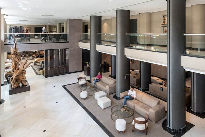 Entrance & Lobby